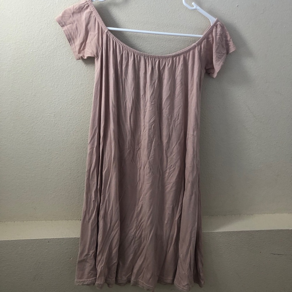 Light pink off-the-shoulder dress